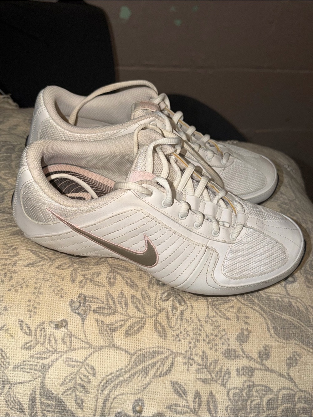 Nike Cheer Shoes Women’s Girls Size 8 Athletic Used Pre Owned As Is Sneakers NKE